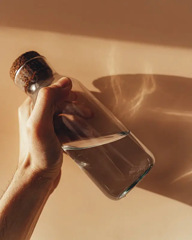 Transparent bottle for hot water
